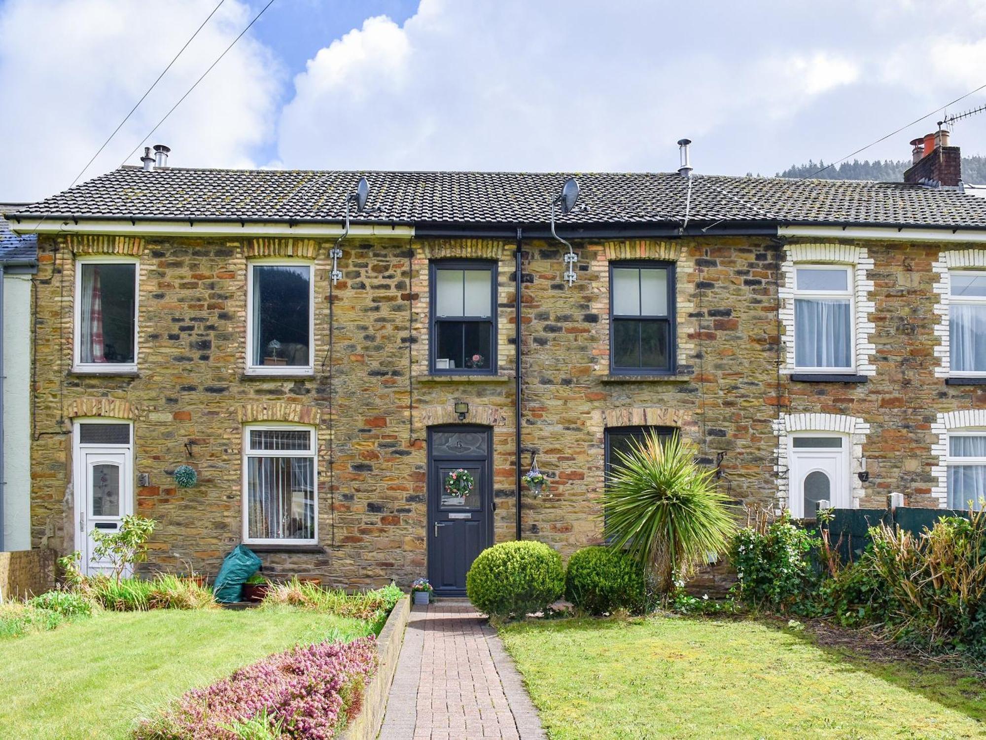 Cwmcarn Cottage Crosskeys Exterior photo